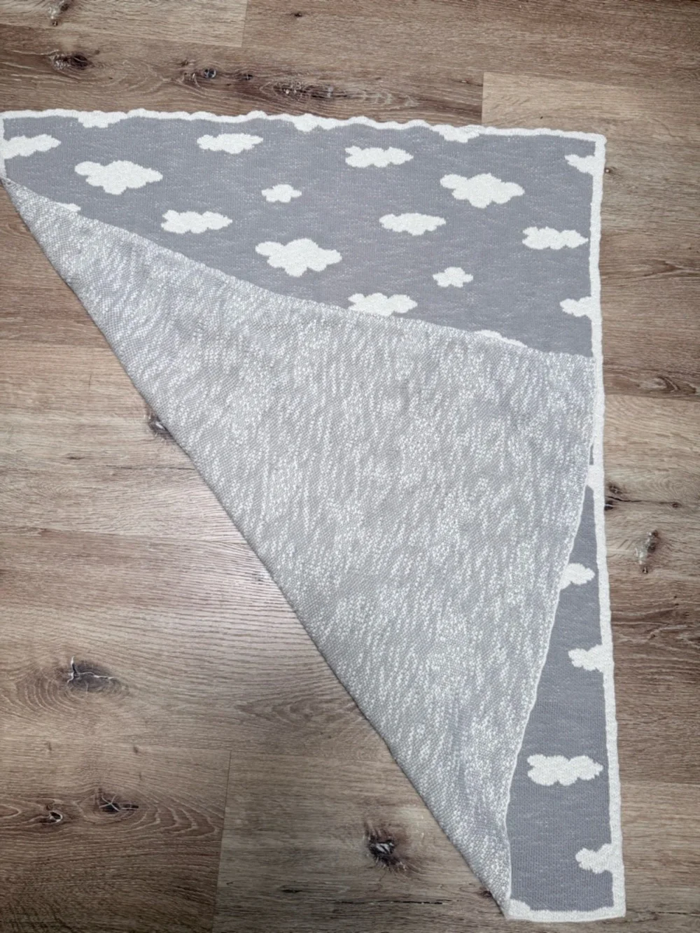 Adorable 100% cotton Boutique Cloud Pattern Gray & White Baby Blanket 32”x 38”